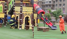 滑滑梯视频,欢乐时光的精彩瞬间